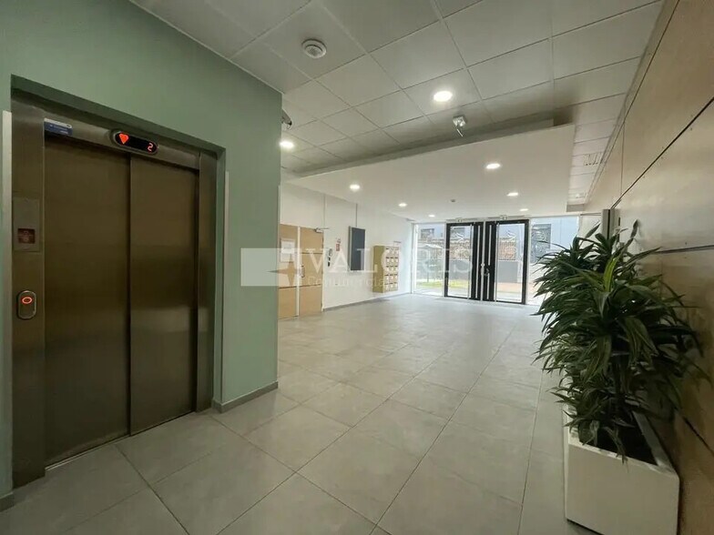 Bureau dans Lyon à louer - Photo de l’immeuble – Image 2 sur 11