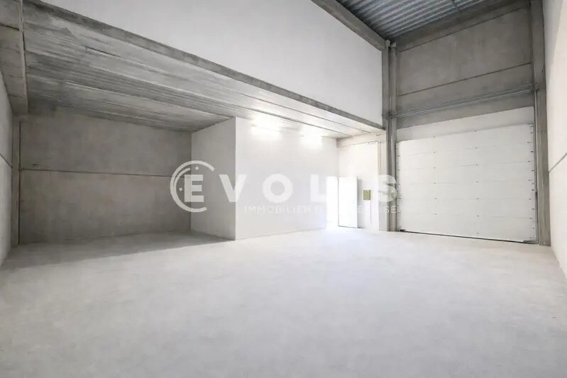 Local d'activités dans Serris à vendre - Photo intérieure – Image 1 sur 5