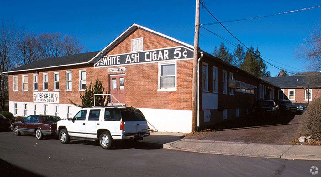 214-218 S 4th St, Perkasie, PA à louer Photo principale– Image 1 sur 36