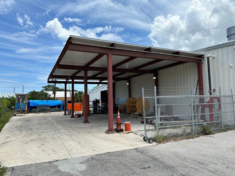 1730 Hill Ave, Mangonia Park, FL à louer - Photo de l’immeuble – Image 2 sur 7