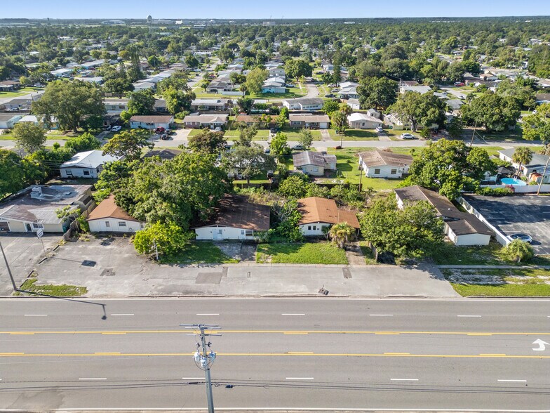 2165 Sarno Rd, Melbourne, FL à vendre - Photo de l’immeuble – Image 2 sur 26