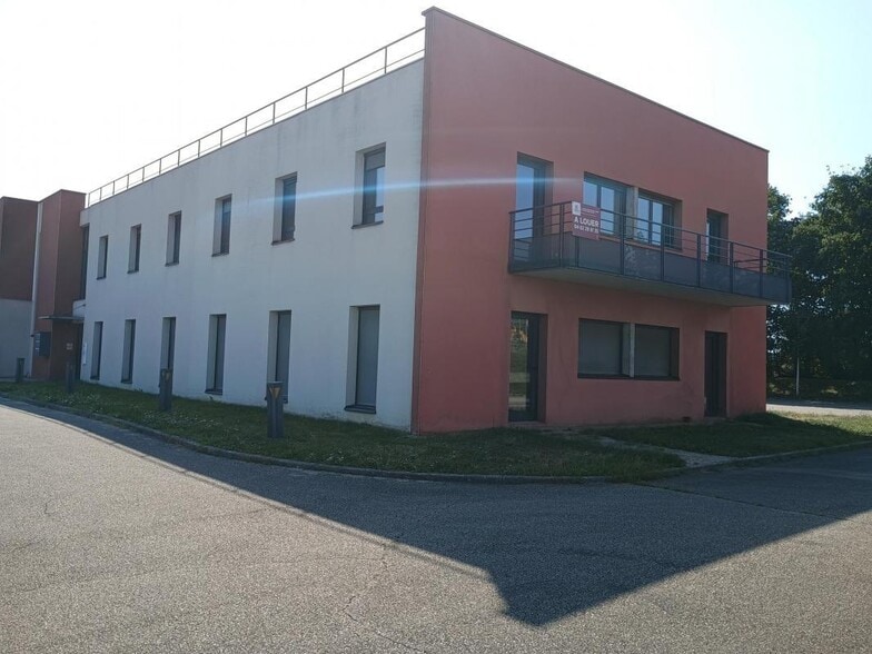 580 Rue Lavoisier, Péronnas à louer - Photo de l’immeuble – Image 3 sur 3