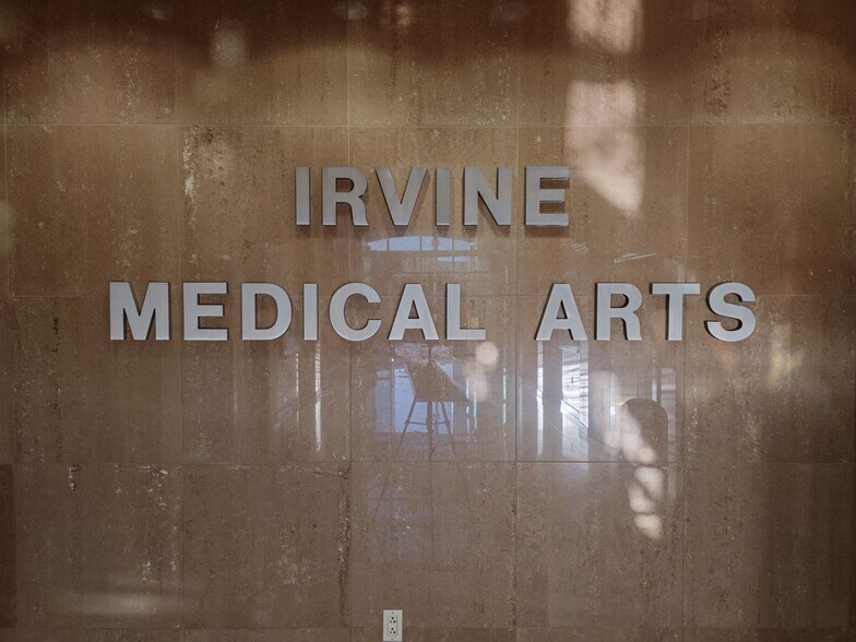 113 Waterworks Way, Irvine, CA à vendre - Photo de l’immeuble – Image 3 sur 19