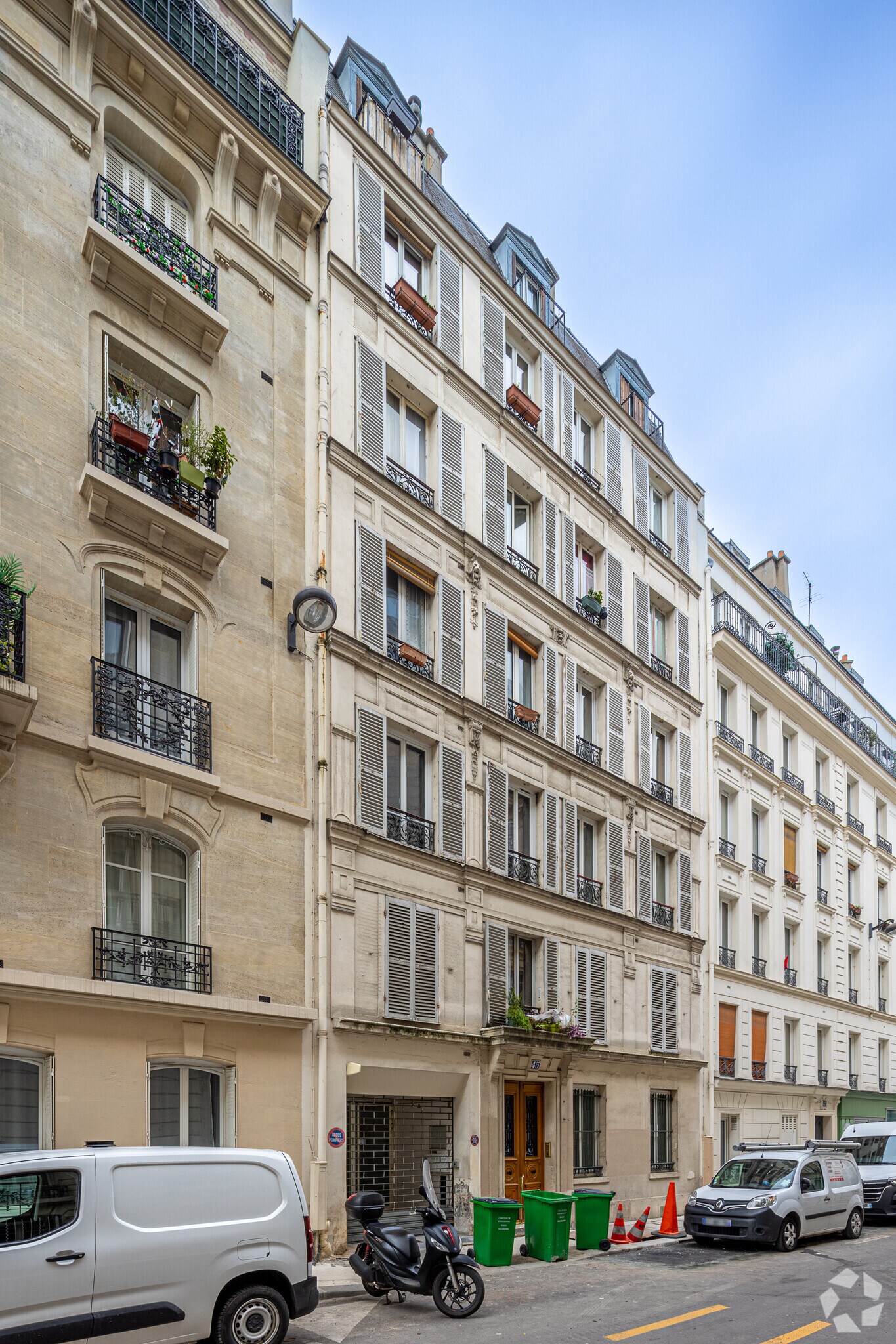 Immeuble residentiel dans Paris à vendre Photo principale– Image 1 sur 2