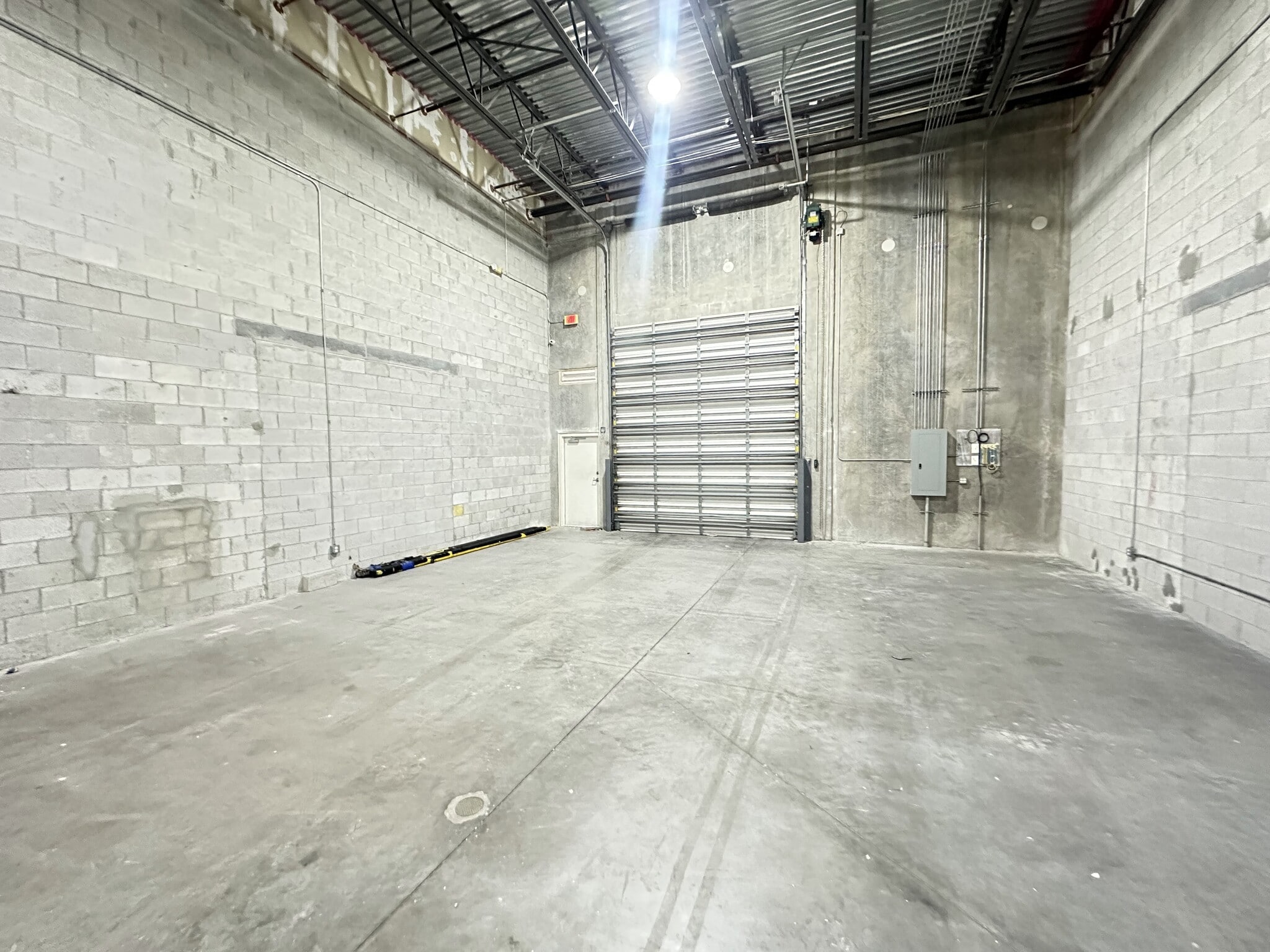 1325 NW 98th Ct, Doral, FL à louer Photo intérieure– Image 1 sur 6