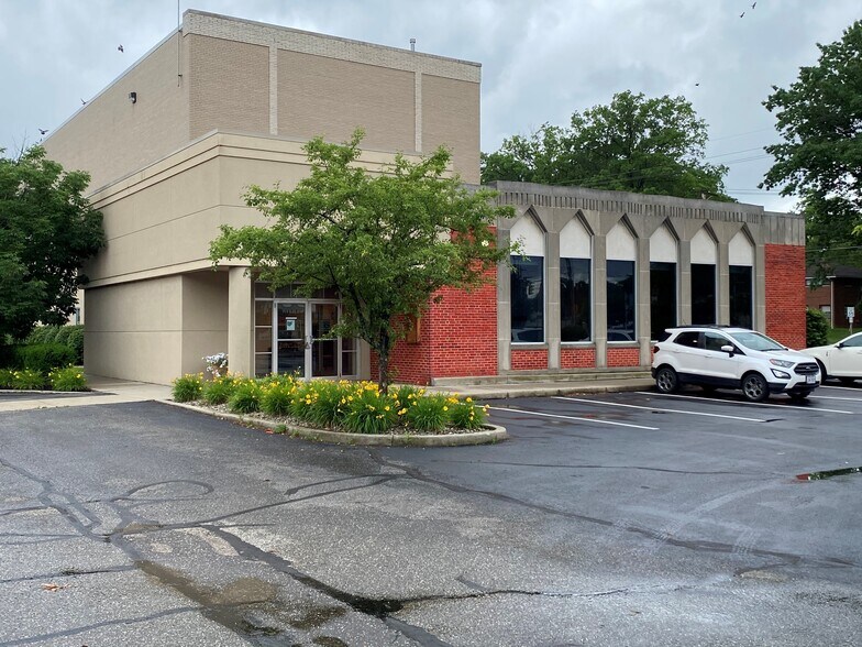 1871 Bailey Rd, Cuyahoga Falls, OH à louer - Photo principale – Image 1 sur 15