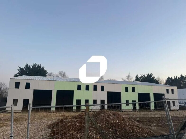 Local d’activités dans Novillers à louer - Photo de l’immeuble – Image 3 sur 20