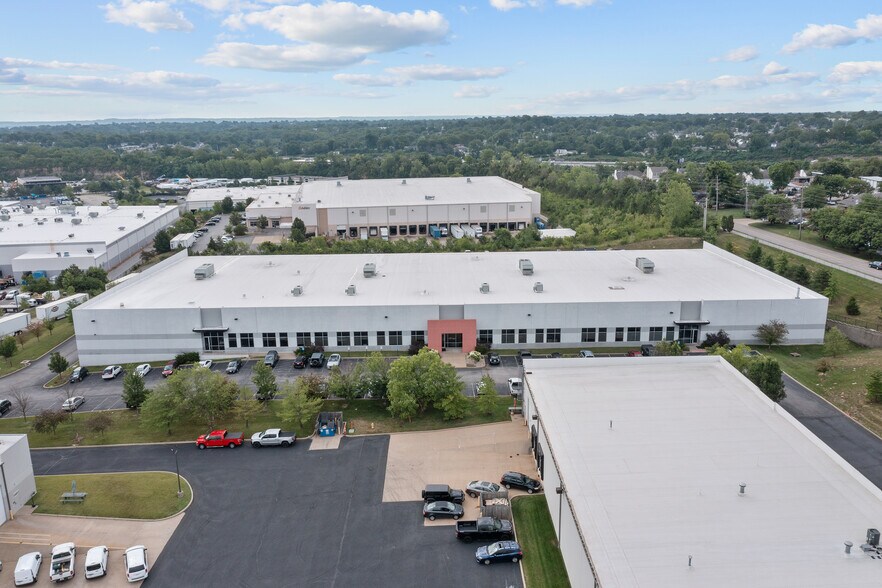 9787 Green Park Industrial Dr, Saint Louis, MO à louer - Photo de l’immeuble – Image 3 sur 23