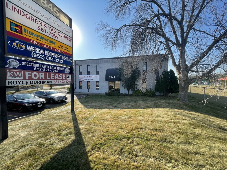 7845 Brooklyn Blvd, Brooklyn Park, MN à louer - Photo de l’immeuble – Image 3 sur 3