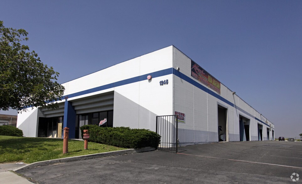 1245 N Fitzgerald Ave, Rialto, CA à louer - Photo principale – Image 1 sur 6