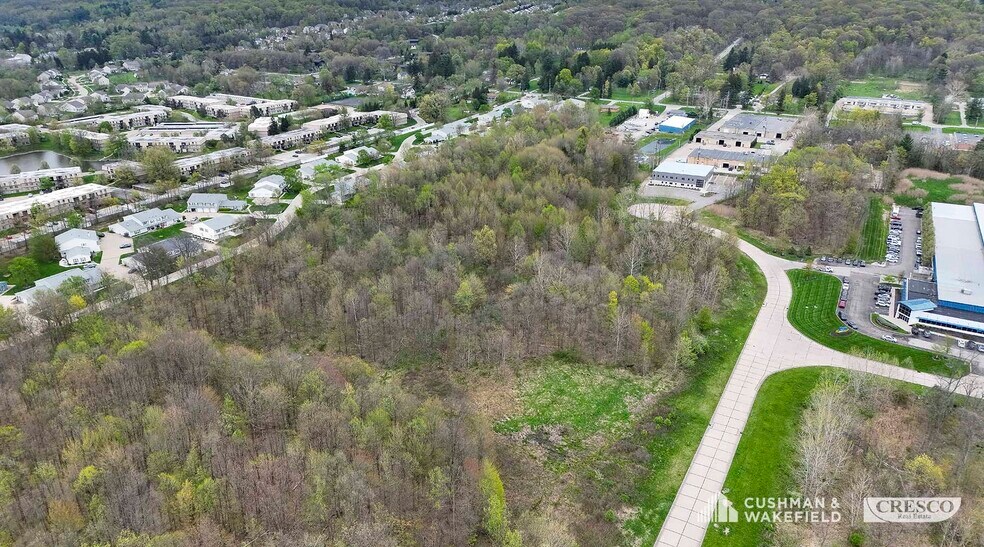 York Beta Dr, North Royalton, OH à vendre - Aérien – Image 2 sur 5