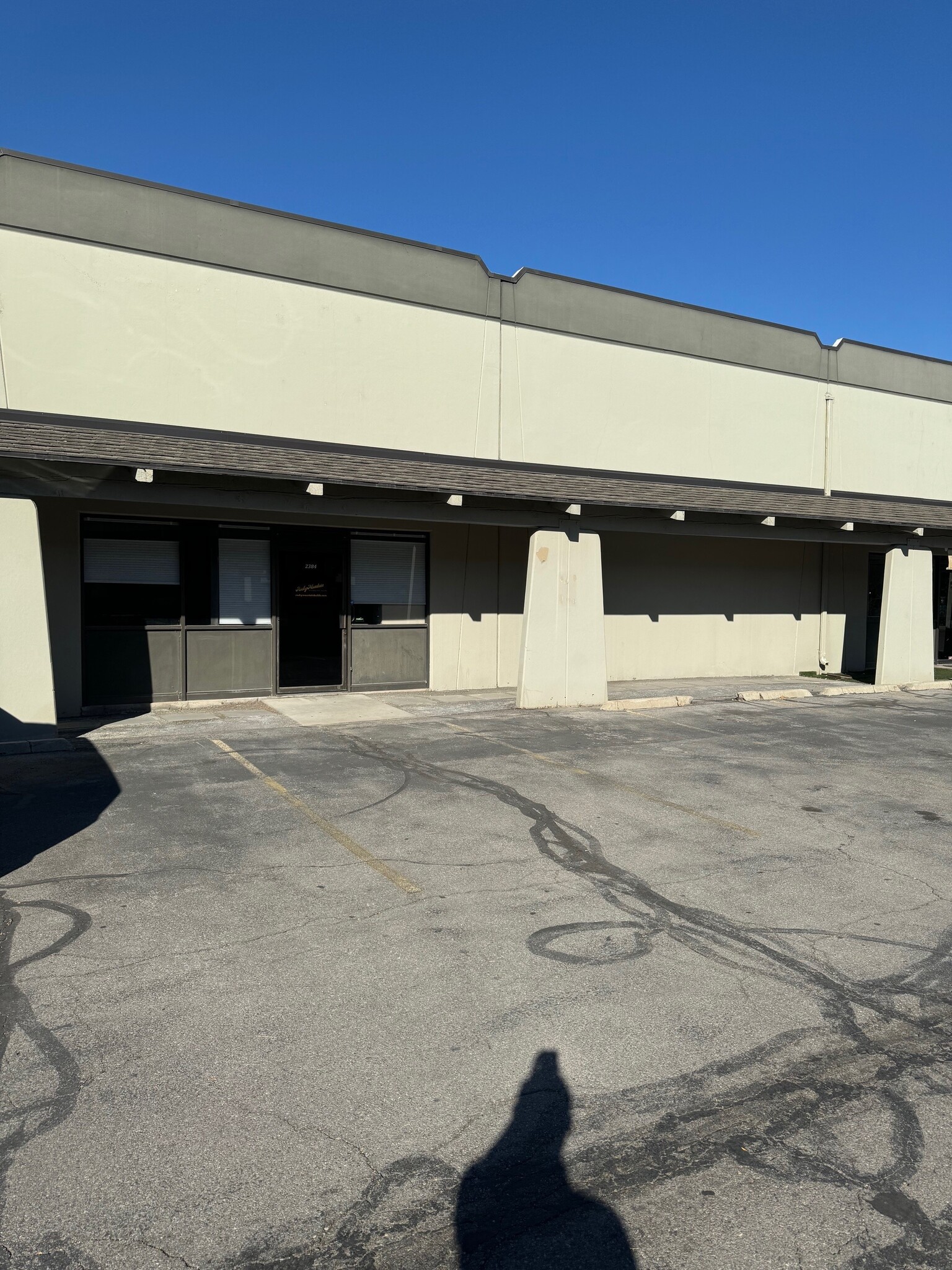 2340-2386 S Redwood Rd, Salt Lake City, UT à louer Photo de l’immeuble– Image 1 sur 10