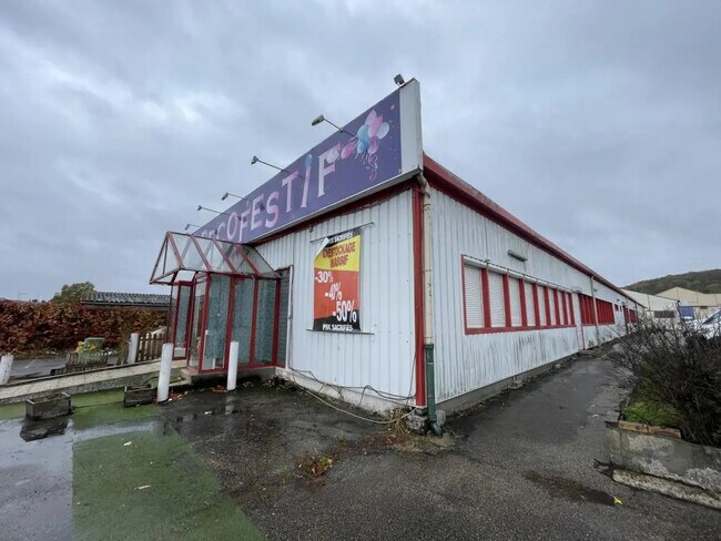 Plus de détails pour Local commercial à louer