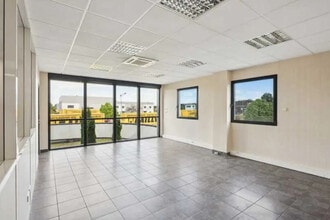 Bureau dans Saint-Priest à louer Photo intérieure– Image 2 sur 4