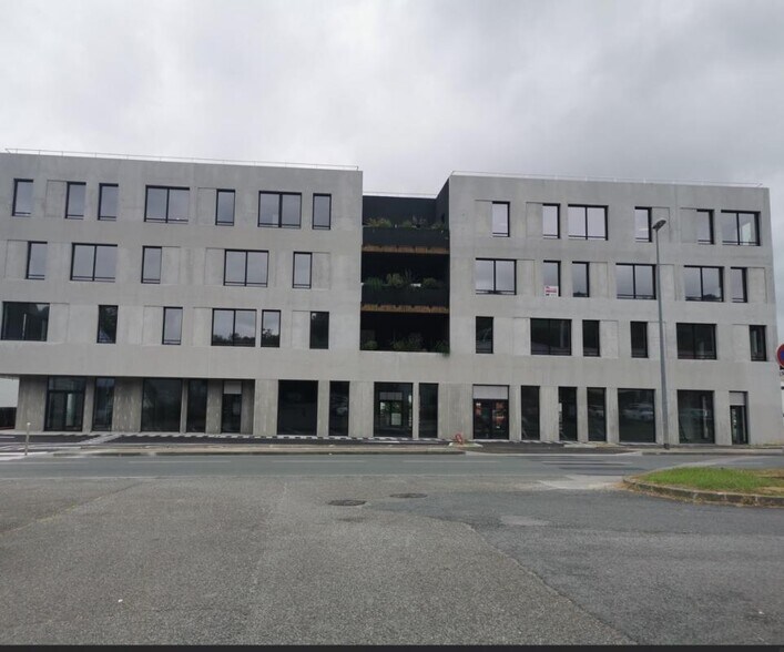 Local commercial dans Anglet à louer - Photo de l’immeuble – Image 1 sur 3