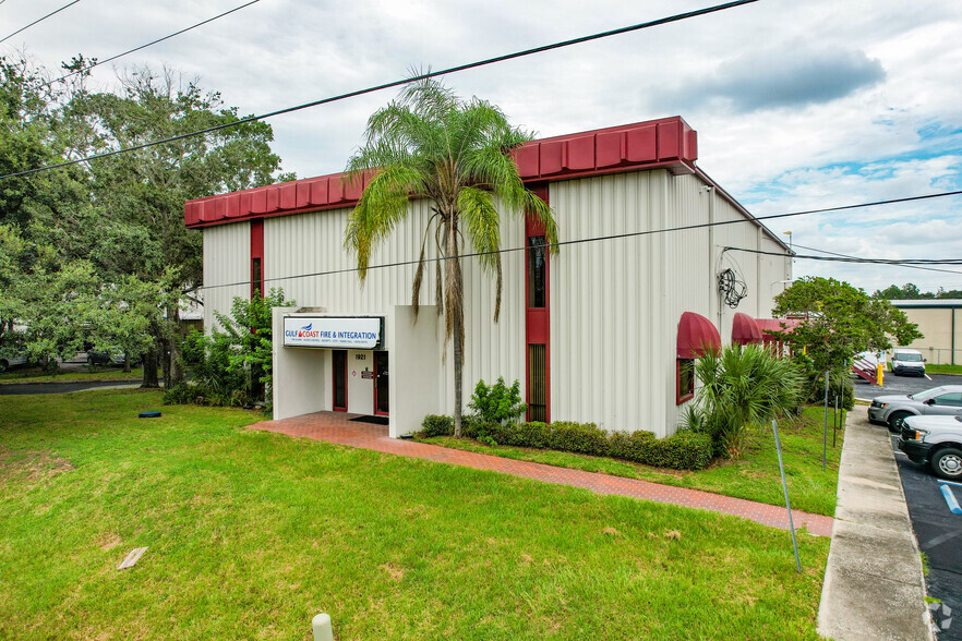 1921 Tampa East Blvd, Tampa, FL à vendre - Photo de l’immeuble – Image 1 sur 18