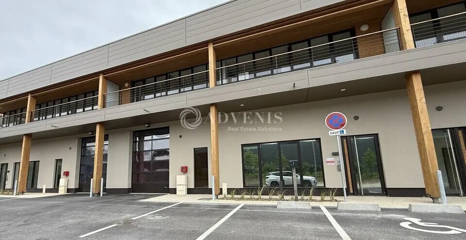 Local d’activités dans Collégien à louer - Photo de l’immeuble – Image 1 sur 11