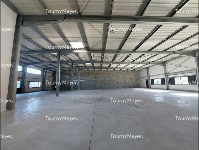 Plus de détails pour Local d'activités à louer