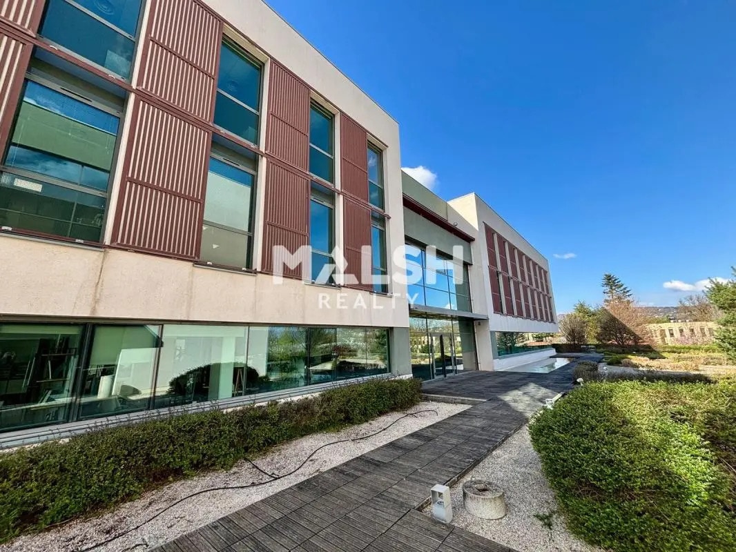 Bureau dans CHAMPAGNE-AU-MONT-D'OR à louer Photo de l’immeuble– Image 1 sur 19