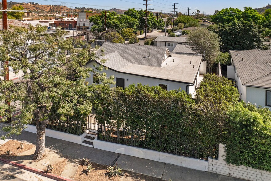 2352 Forney St, Los Angeles, CA à vendre - Photo de l’immeuble – Image 1 sur 30