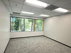 5550 Topanga Canyon Blvd, Woodland Hills, CA à louer Photo intérieure– Image 2 sur 3