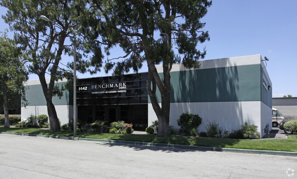 1442 N Hundley St, Anaheim, CA à louer - Photo de l’immeuble – Image 3 sur 7