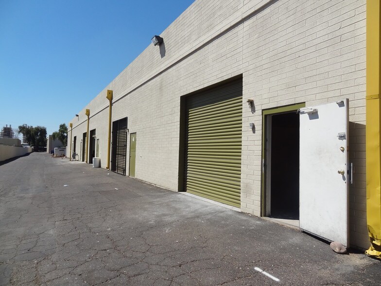 410 S Perry Ln, Tempe, AZ à louer - Photo de l’immeuble – Image 2 sur 4