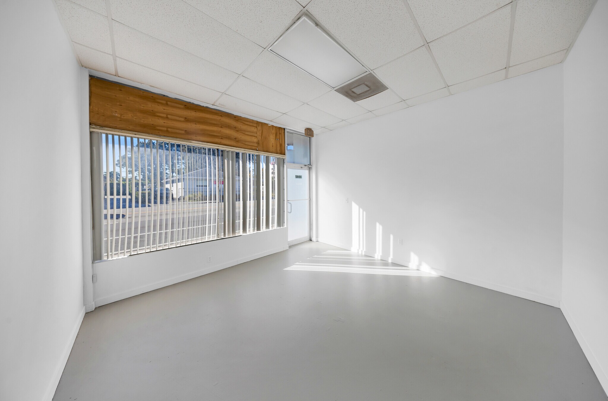 3241 NW 7th St, Miami, FL à louer Photo de l’immeuble– Image 1 sur 2