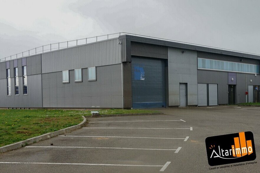 Local d’activités dans Dreux à louer - Photo de l’immeuble – Image 1 sur 4