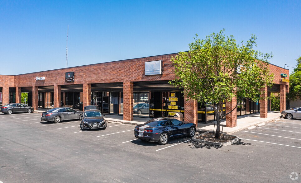6715 Bandera Rd, San Antonio, TX à louer - Photo principale – Image 3 sur 9