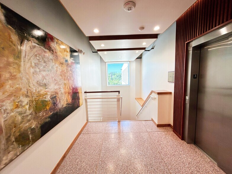 4525 Lemmon Ave, Dallas, TX à louer - Photo intérieure – Image 3 sur 8