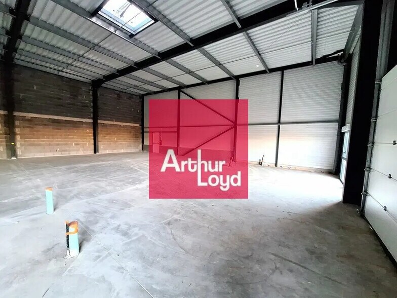 Local d’activités dans Clermont-Ferrand à louer - Photo de l’immeuble – Image 3 sur 11