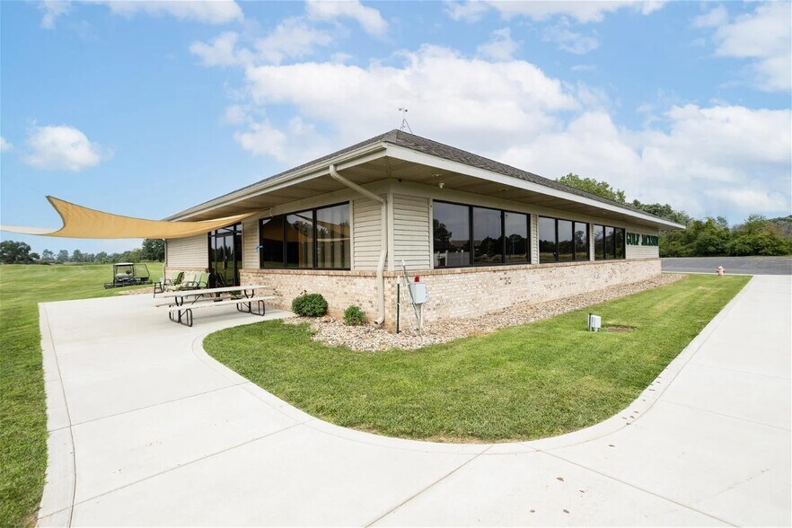3600 Wayland Dr, Jackson, MI à vendre - Photo de l’immeuble – Image 3 sur 18
