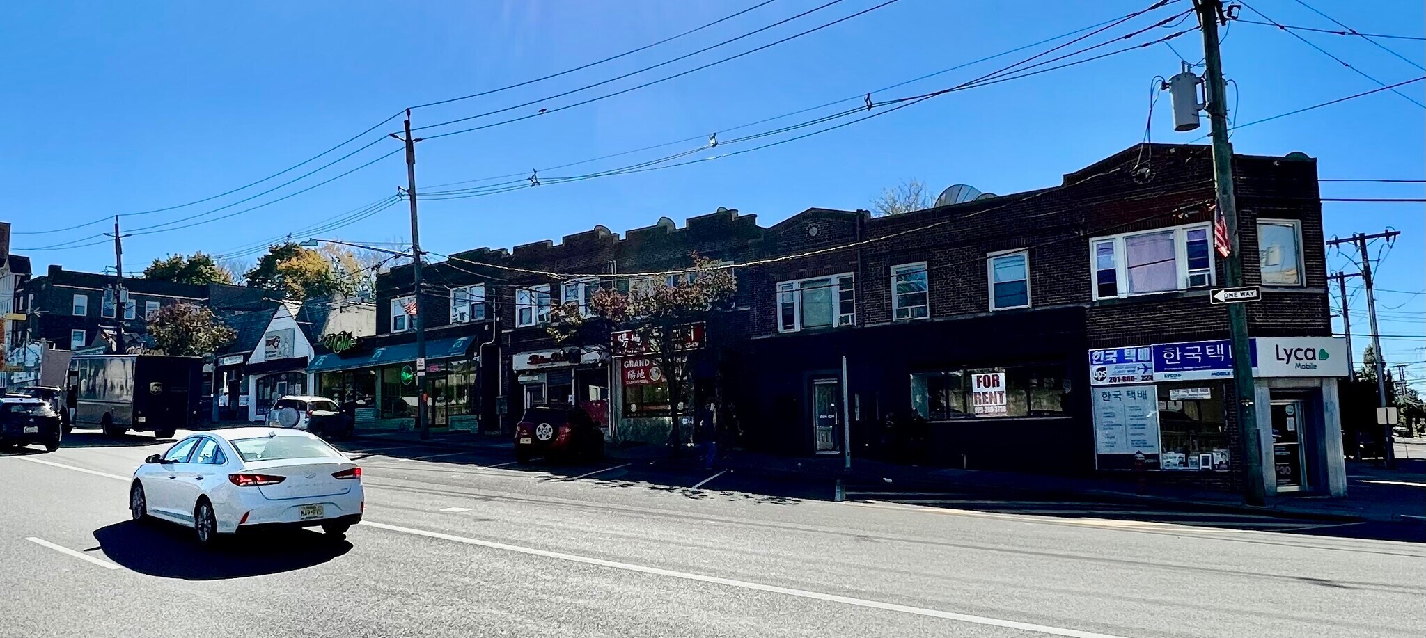 2-22 E Columbia Ave, Palisades Park, NJ à louer Photo principale– Image 1 sur 26