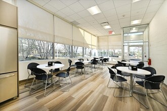 10 Commerce Dr, Hauppauge, NY à louer Photo intérieure– Image 1 sur 7