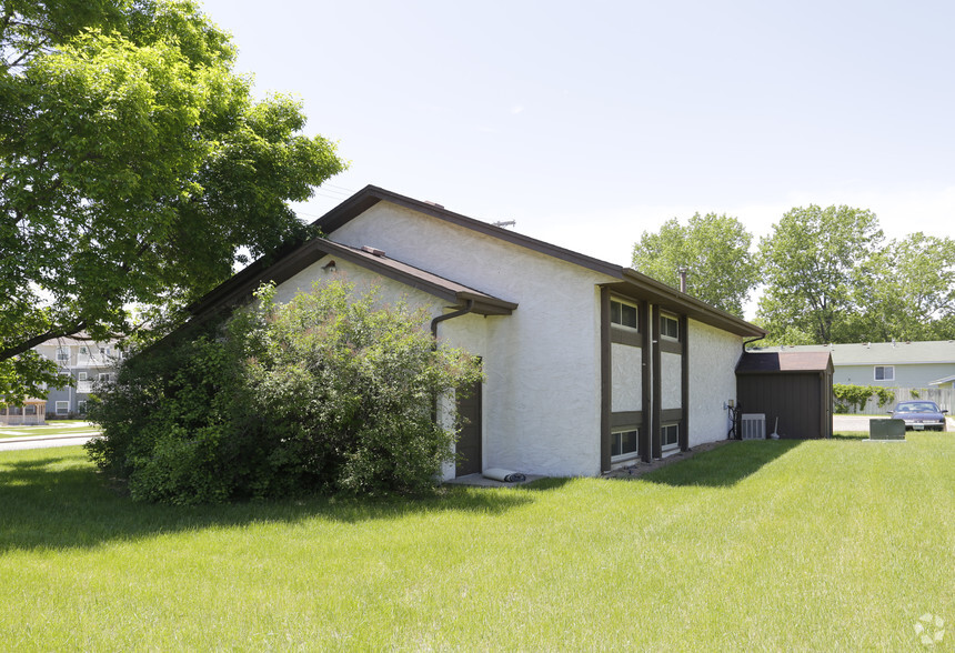 1299 NE Mississippi St, Fridley, MN à vendre - Photo de l’immeuble – Image 3 sur 5