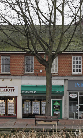 129-133 The Parade, Watford portefeuille de 3 biens à vendre sur LoopNet.fr - Photo principale – Image 1 sur 3