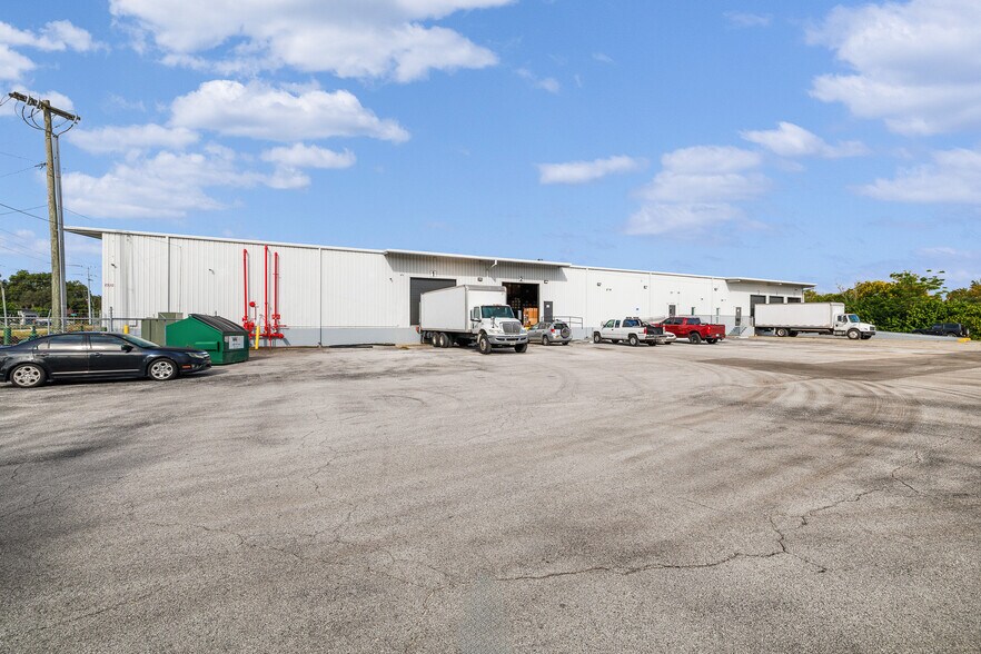 2930 Maine Ave, Lakeland, FL à louer - Photo de l’immeuble – Image 3 sur 16
