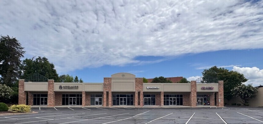 2500 Battleground Ave, Greensboro, NC à louer Photo de l’immeuble– Image 1 sur 7