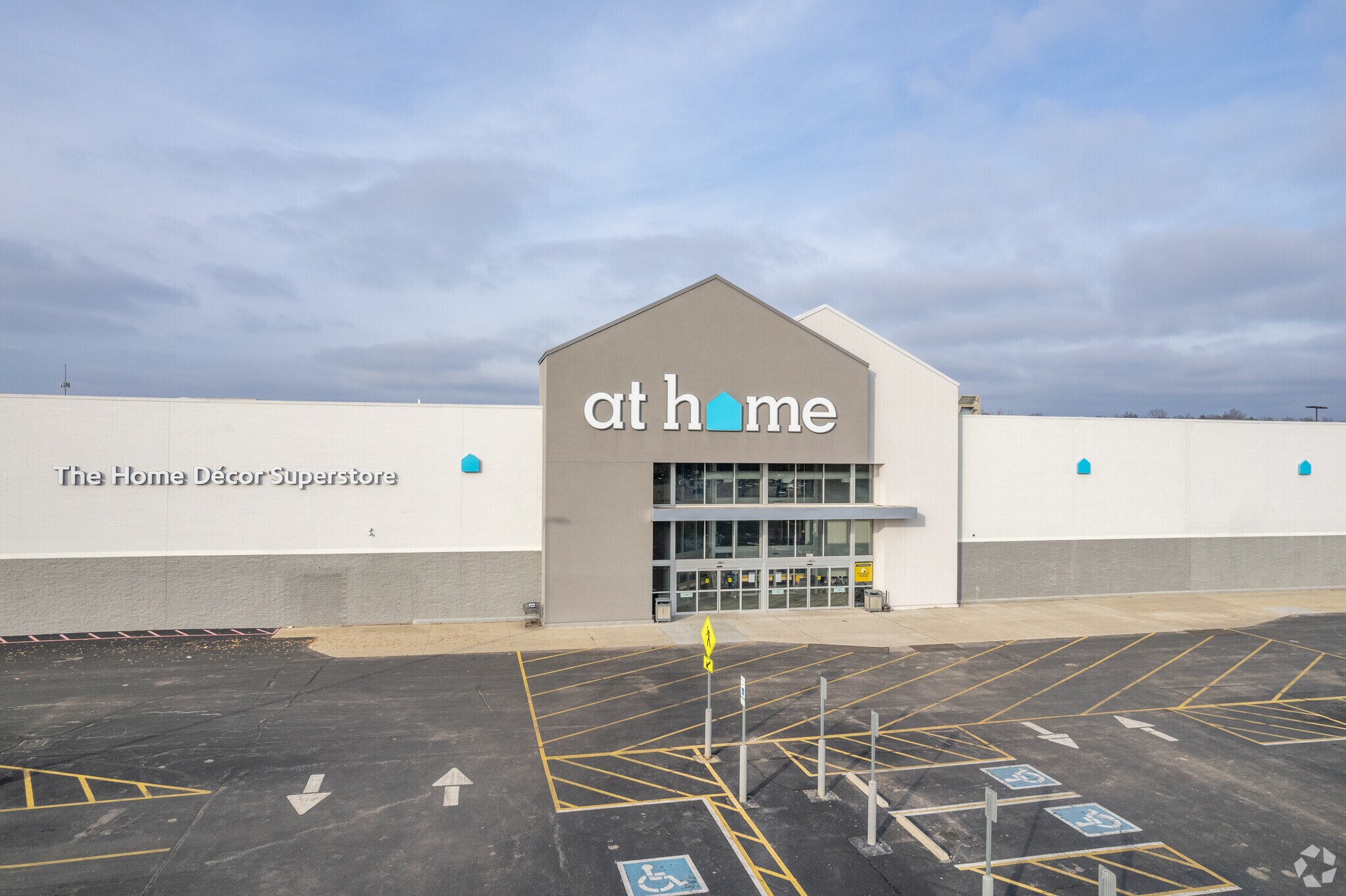 4825 Marburg Ave, Cincinnati, OH à louer Photo principale– Image 1 sur 14