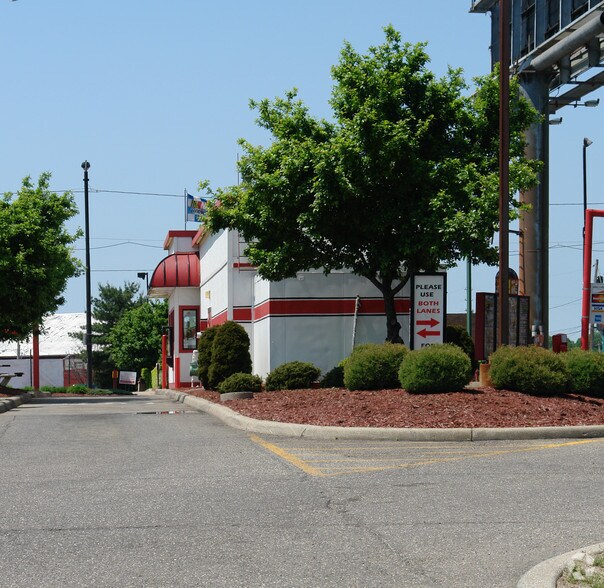 711 E Market St, Akron, OH à louer - Photo de l’immeuble – Image 2 sur 3