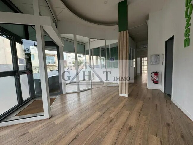 Plus de détails pour Bureau à vendre