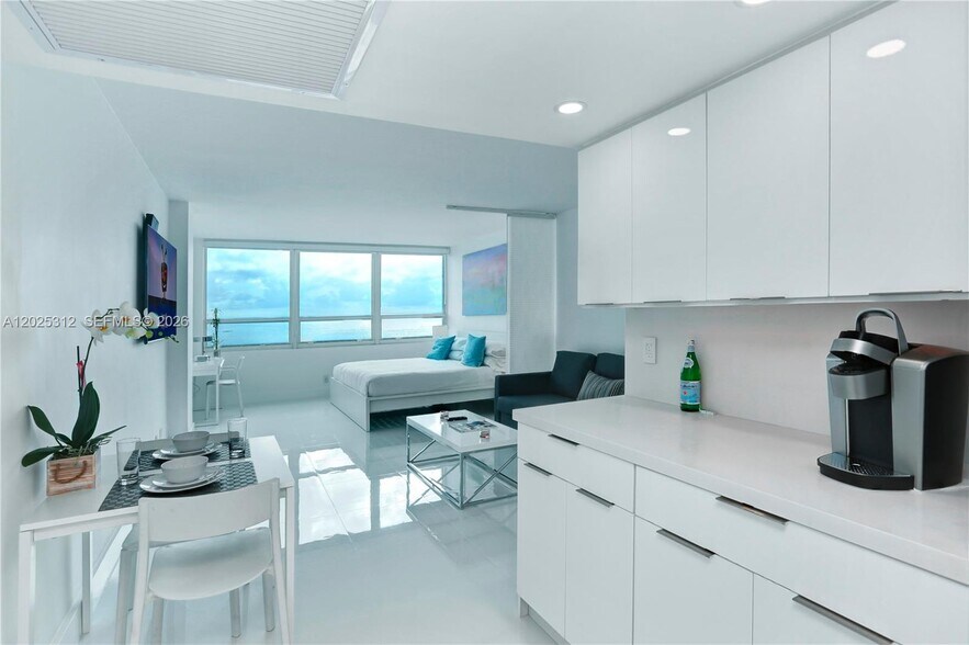 OCEANFRONT MIAMI BEACH AIRBNB PORTFOLIO portefeuille de 6 biens à vendre sur LoopNet.fr - Photo de l’immeuble – Image 2 sur 11