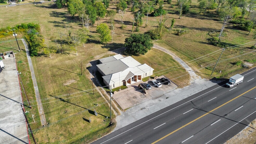 7912 Bayway Dr, Baytown, TX à vendre - Photo de l’immeuble – Image 2 sur 7