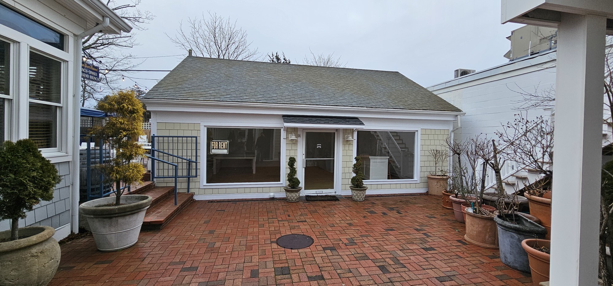 64 Jobs Ln, Southampton, NY à louer Photo de l’immeuble– Image 1 sur 2