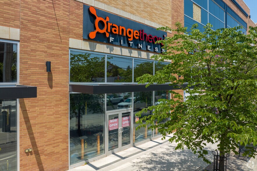 501 Lakeshore Rd E, Mississauga, ON à louer - Photo de l’immeuble – Image 3 sur 4