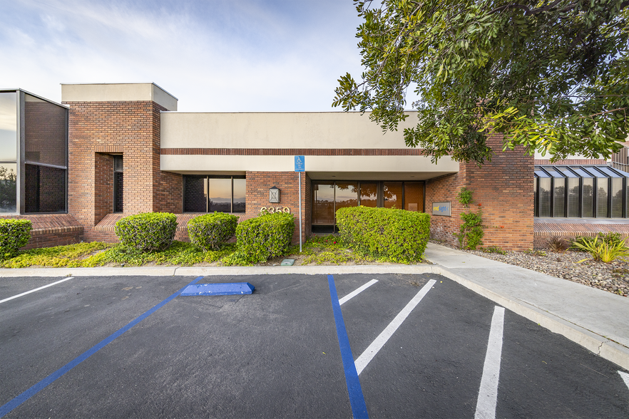 6359 Nancy Ridge Dr, San Diego, CA à vendre - Photo principale – Image 1 sur 7