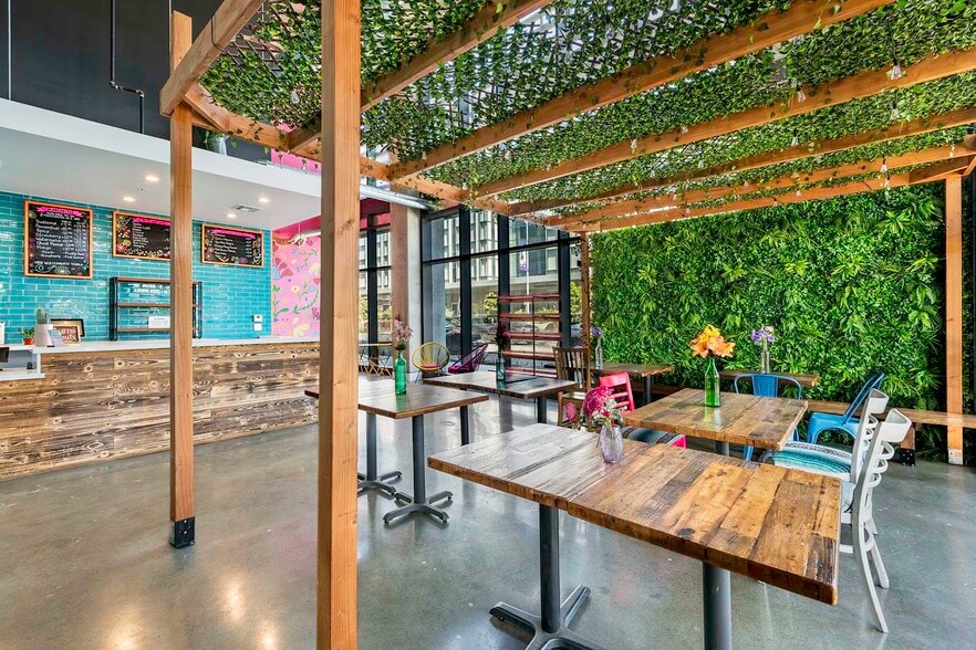 500 W Broadway, Long Beach, CA à louer - Photo intérieure – Image 2 sur 55