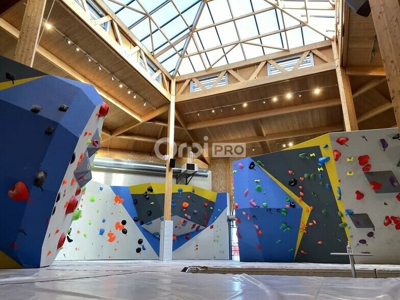 Local d'activités dans Le Mans à vendre - Photo de l’immeuble – Image 1 sur 3