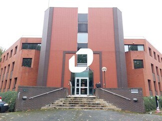 Plus de détails pour 6 Rue Jean Pierre Timbaud, Montigny-le-Bretonneux - Bureau à louer